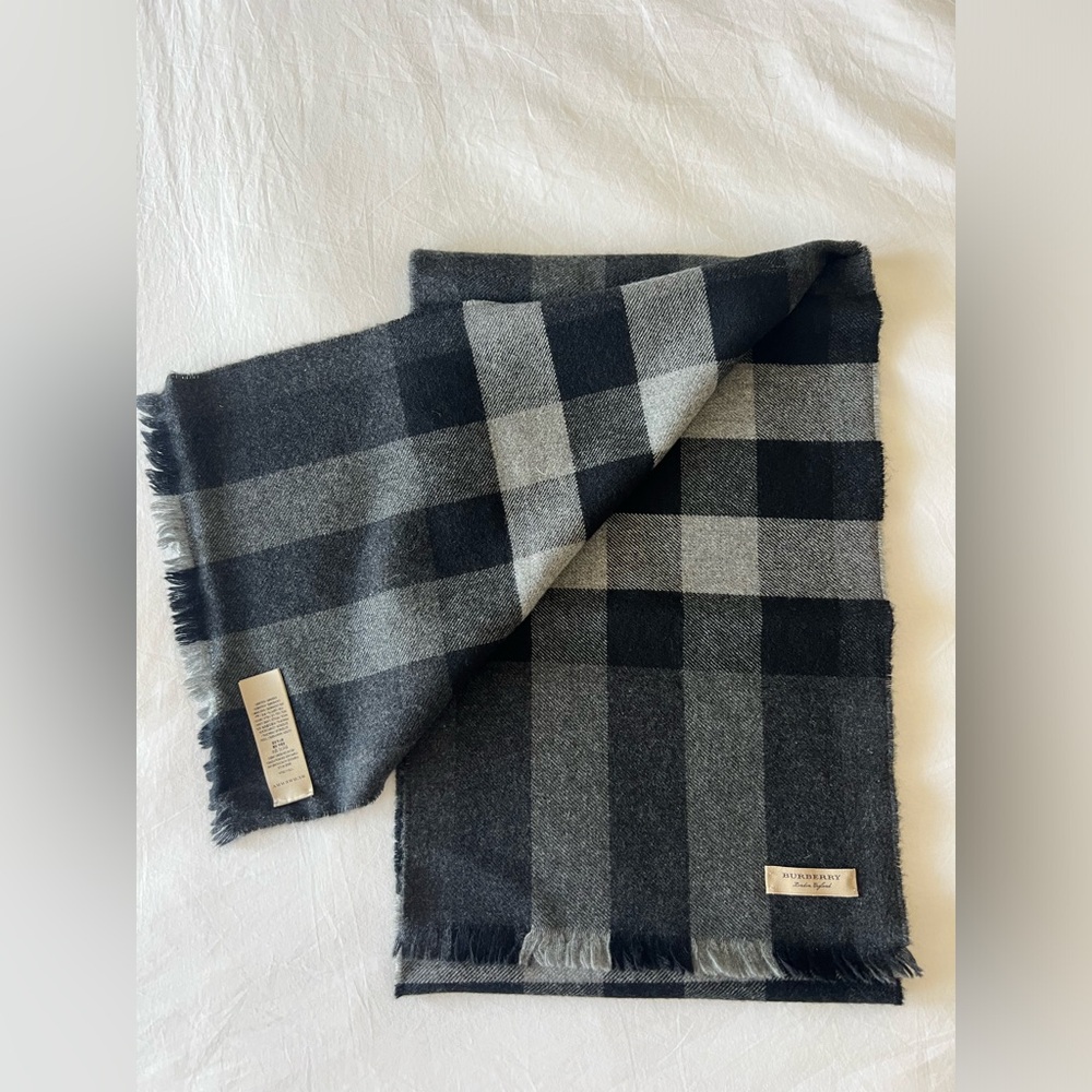 **BRAND NEW - Burberry Wool & Cashmere Black/Tan Scarf - Unisex